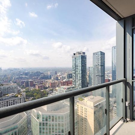 Centrally Located In The Heart Of Downtown Toronto Apartment Exterior photo